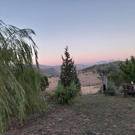 Agriturismo La Stragola นิโกเซีย ภายนอก รูปภาพ