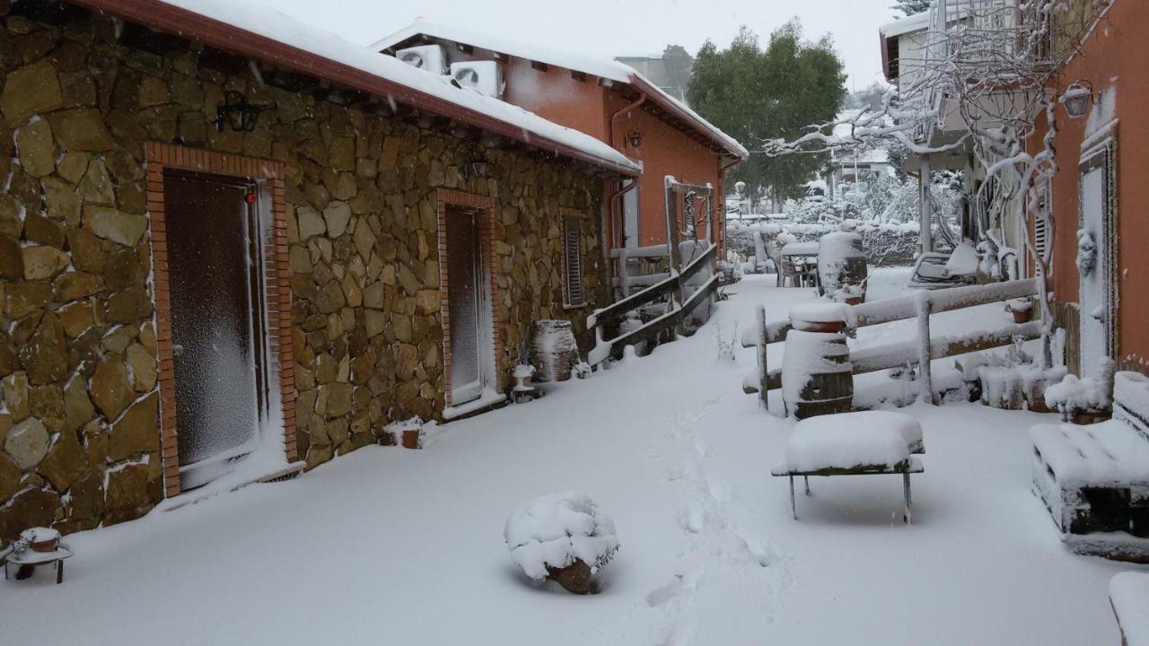 Agriturismo La Stragola นิโกเซีย ภายนอก รูปภาพ