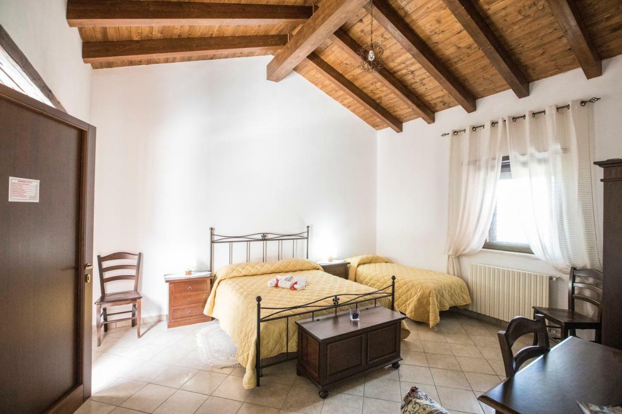 Agriturismo La Stragola นิโกเซีย ภายนอก รูปภาพ
