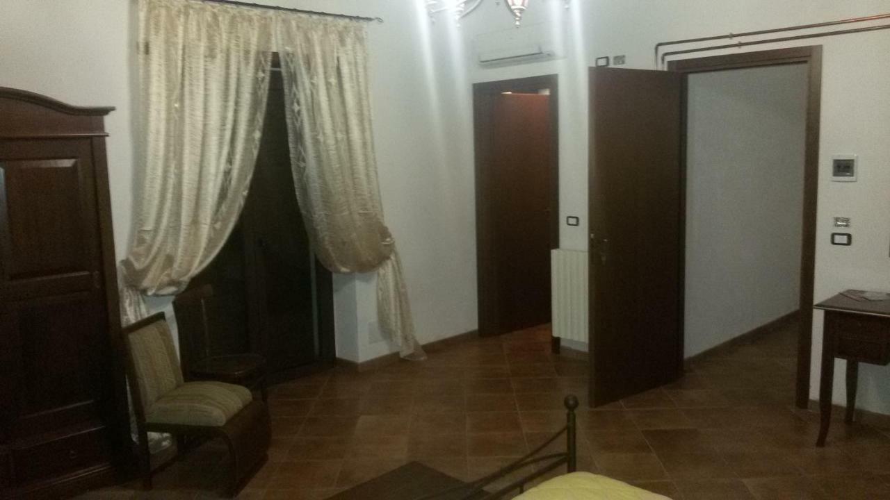 Agriturismo La Stragola นิโกเซีย ภายนอก รูปภาพ