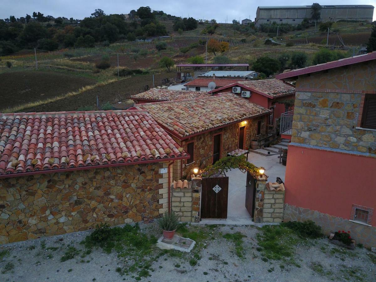 Agriturismo La Stragola นิโกเซีย ภายนอก รูปภาพ